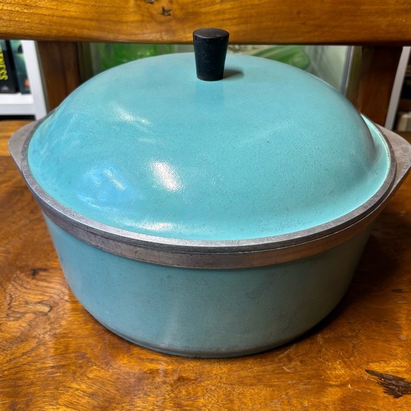 Set of 2 vintage torquoise/ teal Club cast aluminum cookware - Picture 10 of 15
